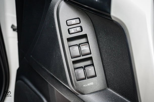 2018 Toyota Prado GXL image 14