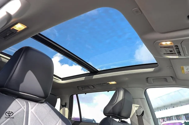 2023 Toyota Kluger Hybrid AWD GRANDE image 3