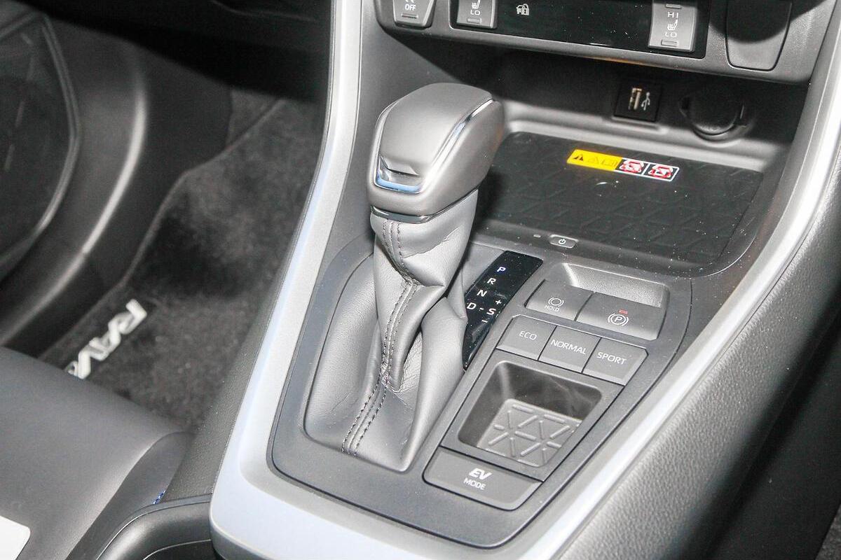 2024 Toyota RAV4 XSE Auto 2WD image 13