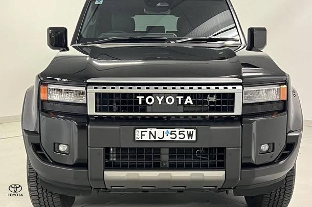 2025 Toyota Prado GXL image 3