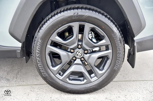 2024 Toyota RAV4 Hybrid Edge AWD image 6