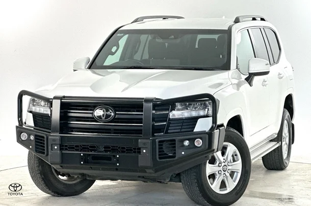 2023 Toyota Landcruiser GXL image 1