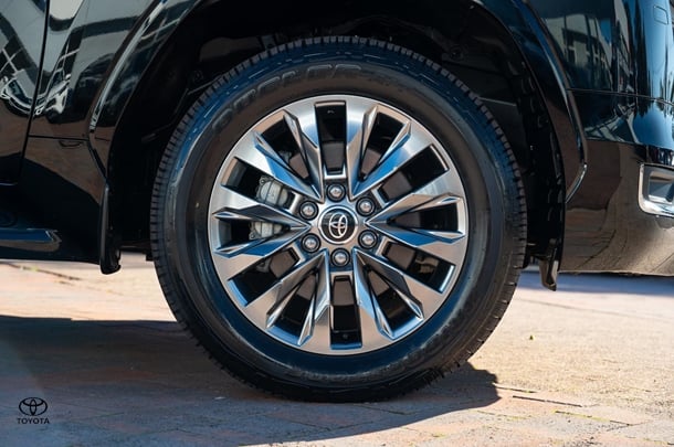 2024 TOYOTA Landcruiser Sahara ZX image 30