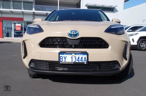 2021 Toyota YARIS CROSS HYBRID Urban image 2