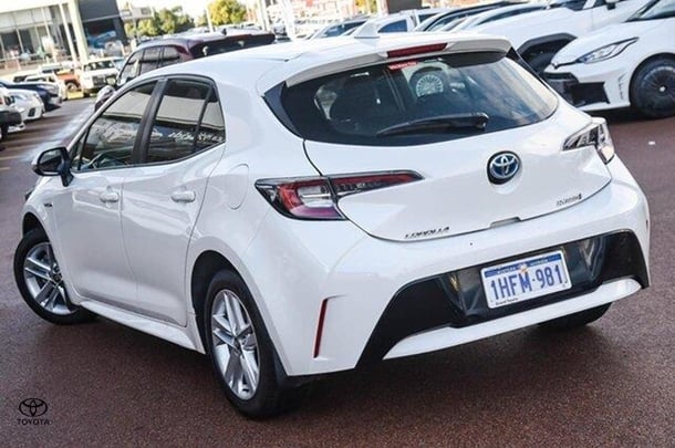 2020 Toyota Corolla Hatch Hybrid Ascent Sport image 2
