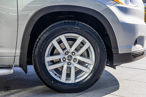 2015 Toyota KLUGER 4x2 GX image 12