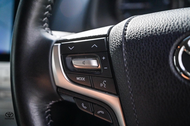 2023 Toyota Prado VX image 14
