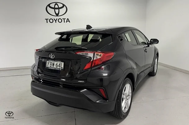 2023 Toyota C-HR GXL AWD image 8
