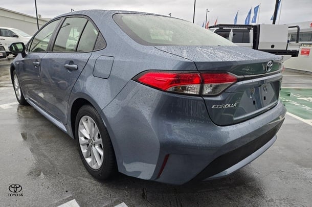 2022 Toyota Corolla Sedan Hybrid Ascent Sport image 6