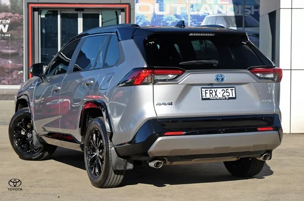 2024 Toyota RAV4 Hybrid XSE (AWD) image 2