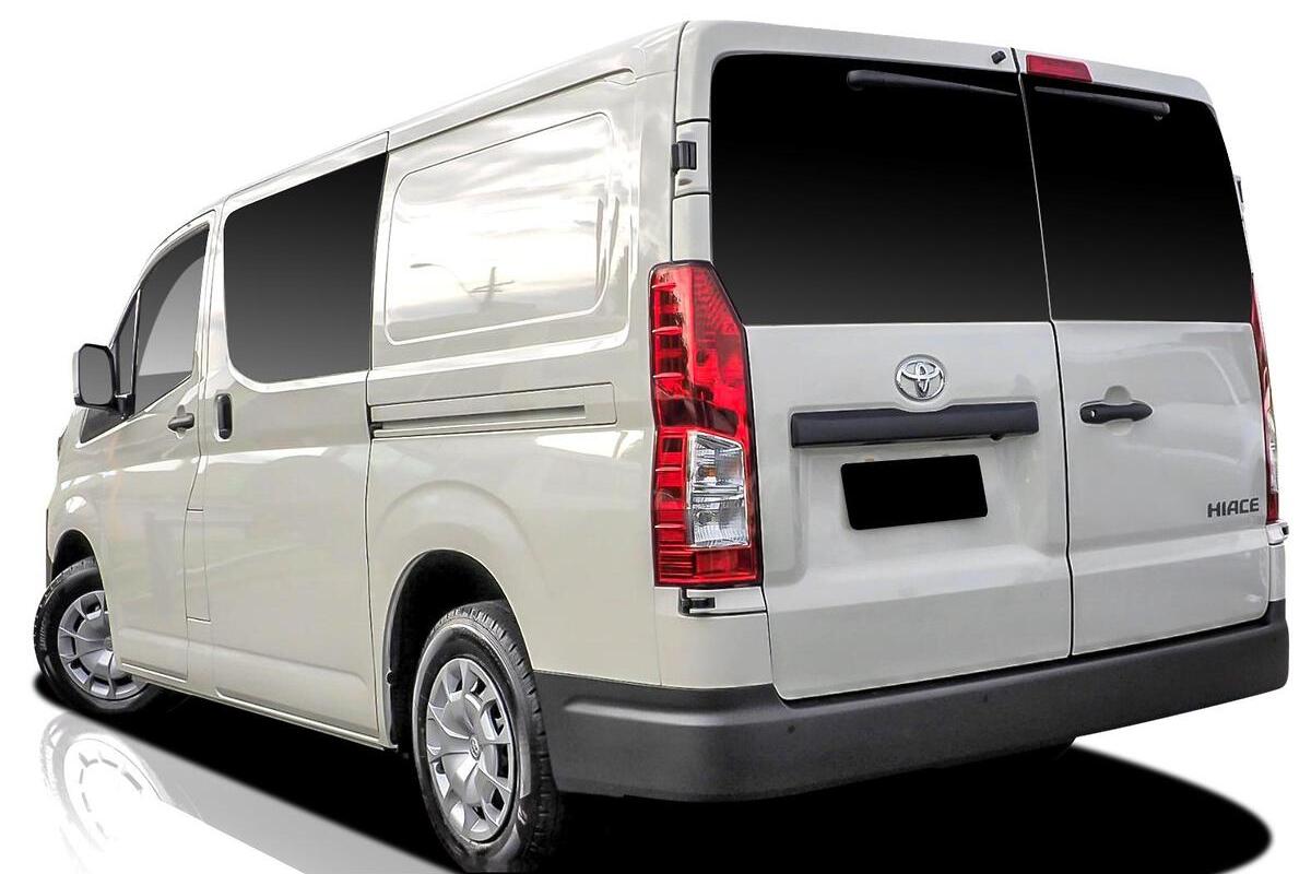 2025 Toyota Hiace LWB Auto image 4