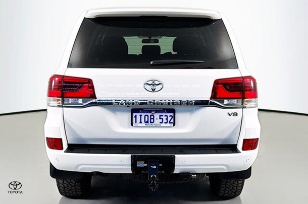 2021 Toyota LANDCRUISER GXL image 7