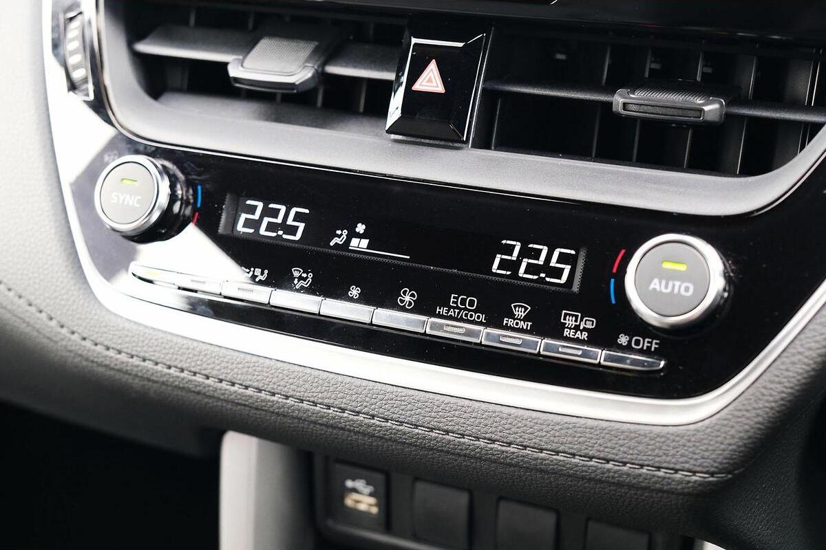 2024 Toyota Corolla Cross GXL Auto eFour image 3