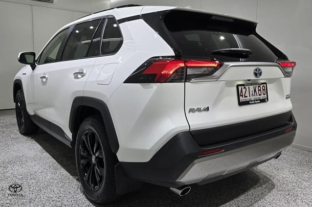 2024 Toyota RAV4 Hybrid Cruiser-AWD image 4