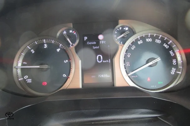 2021 Toyota Prado VX image 12