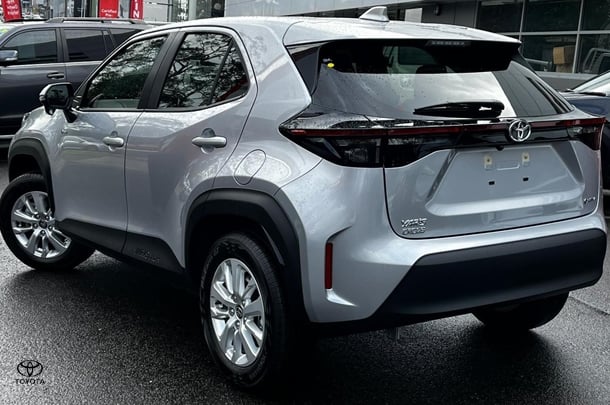 2024 Toyota Yaris Cross Hybrid GX image 3