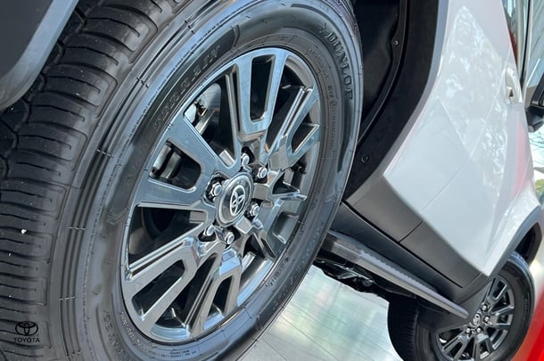 2025 Toyota Prado GXL image 3