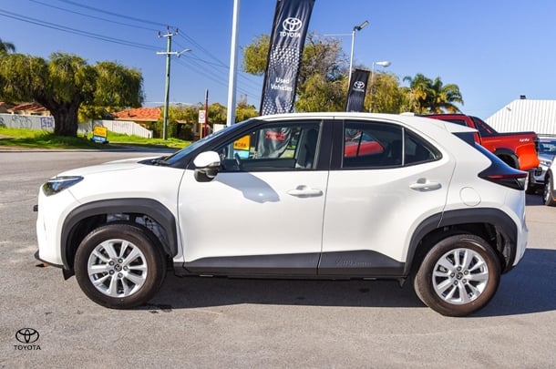 2022 Toyota Yaris Cross GX image 4