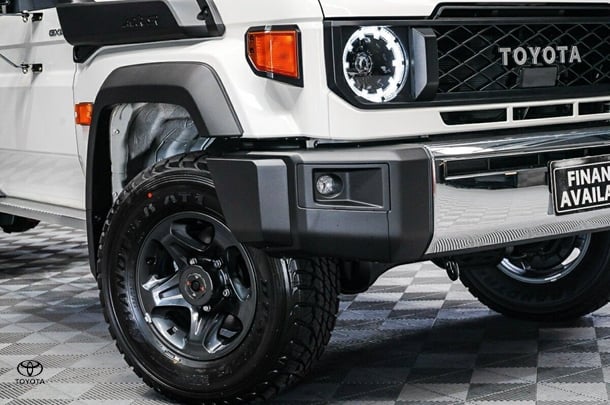 2025 Toyota LC Military GXL image 2