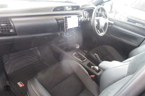 2023 Toyota Hilux GR-S image 13