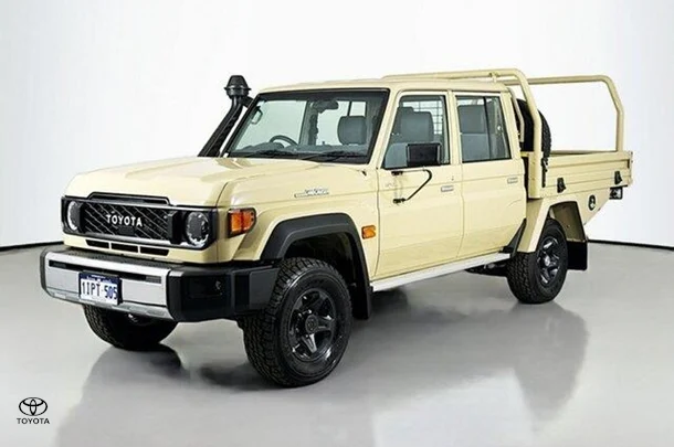 2024 Toyota LANDCRUISER MILITARY GXL image 4