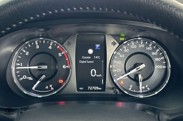 2022 Toyota Hilux SR5 image 21