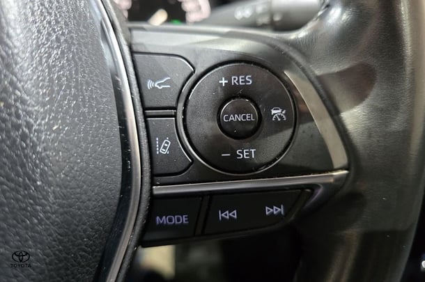 2020 Toyota Camry Hybrid SL image 18