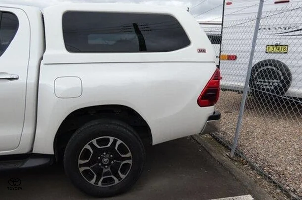 2021 Toyota Hilux SR5 image 4