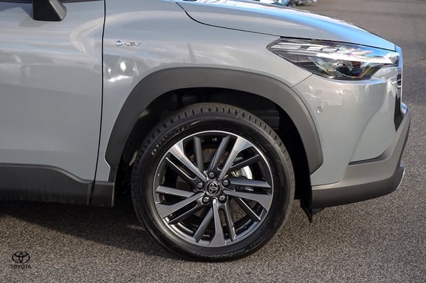 2024 Toyota Corolla Cross Hybrid Atmos AWD image 11
