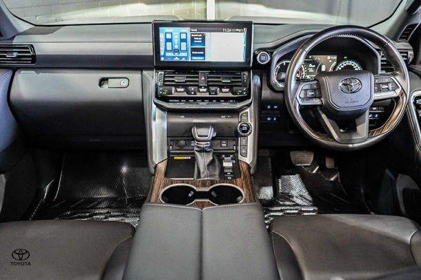 2023 Toyota Landcruiser VX image 13