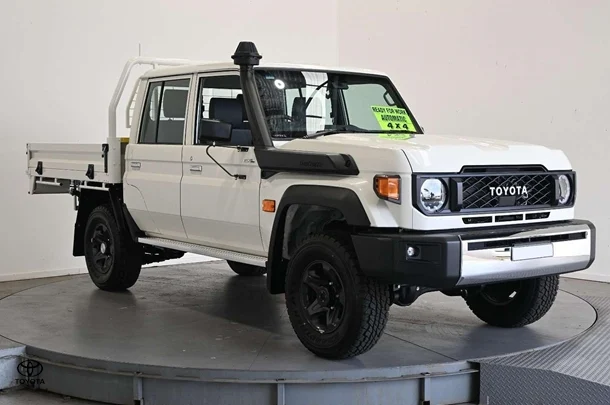 2025 Toyota LC Military GXL image 2
