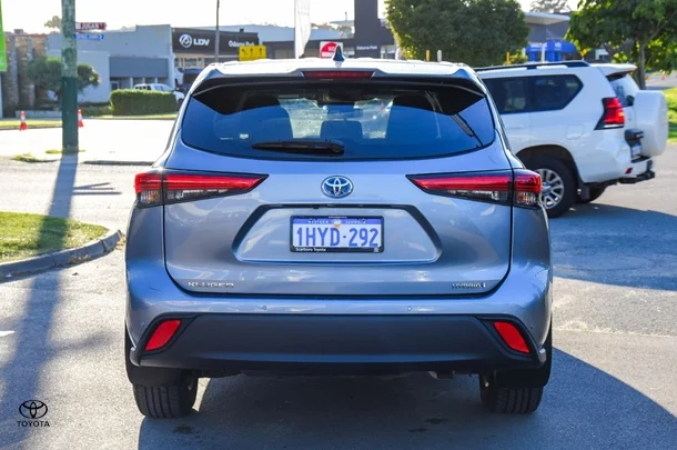 2023 Toyota Kluger Hybrid GX image 5