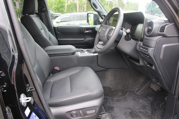 2024 Toyota Prado VX image 11