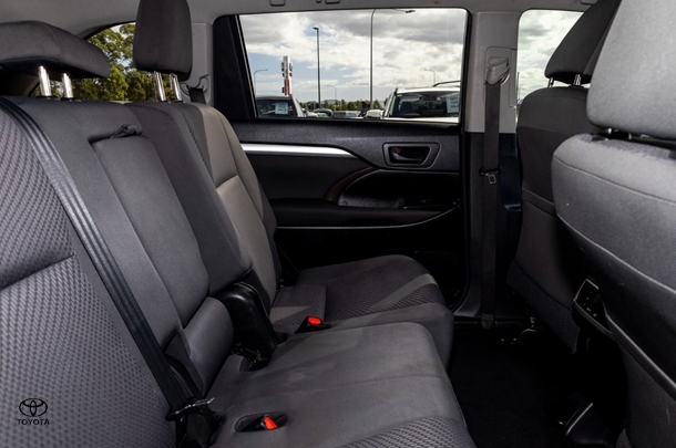 2017 Toyota KLUGER GX AWD image 10