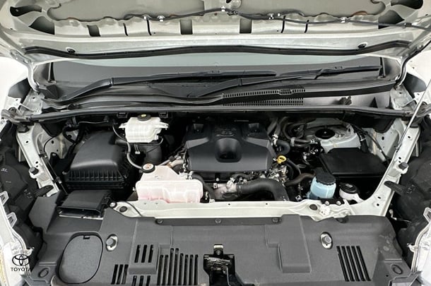 2022 Toyota Hiace SLWB image 26