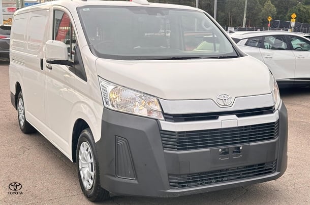 2022 Toyota HiAce LWB image 10