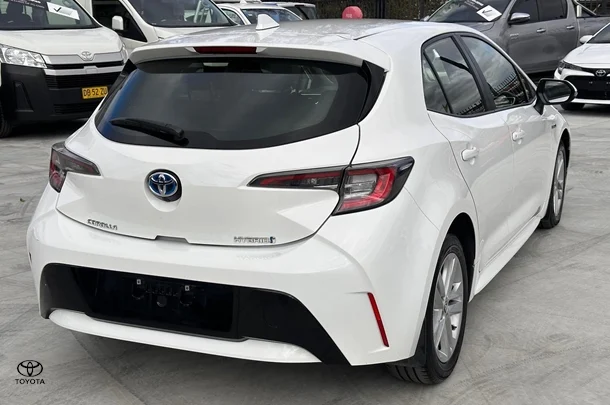 2022 Toyota Corolla Hatch Hybrid Ascent Sport image 8