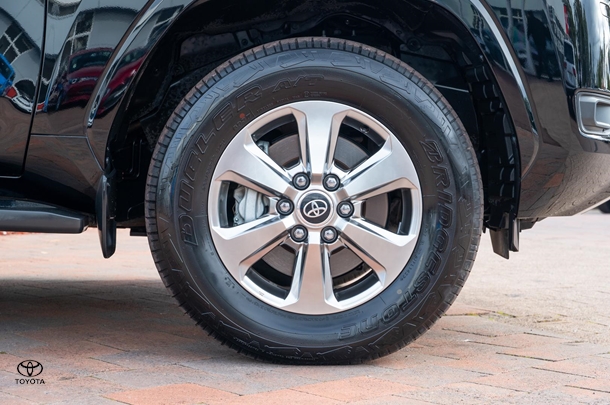 2023 TOYOTA Landcruiser VX image 30