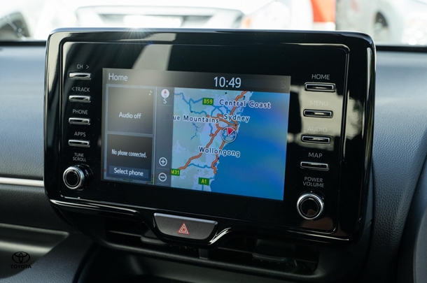 2021 TOYOTA Yaris Hybrid SX image 12