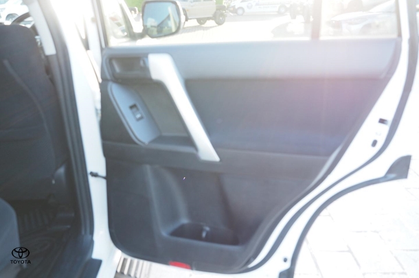 2022 Toyota Prado GXL image 34