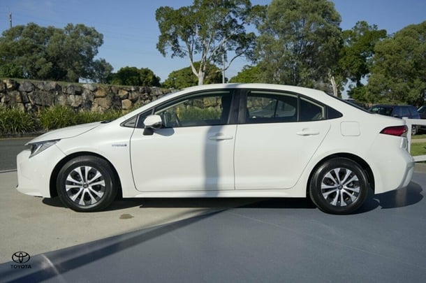 2020 Toyota Corolla Sedan Hybrid SX image 2