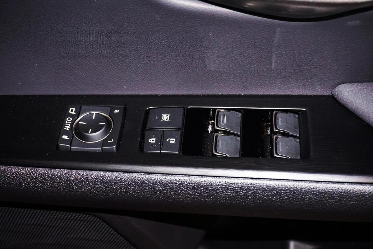 2024 Lexus UX UX300e Sports Luxury Auto FWD image 14