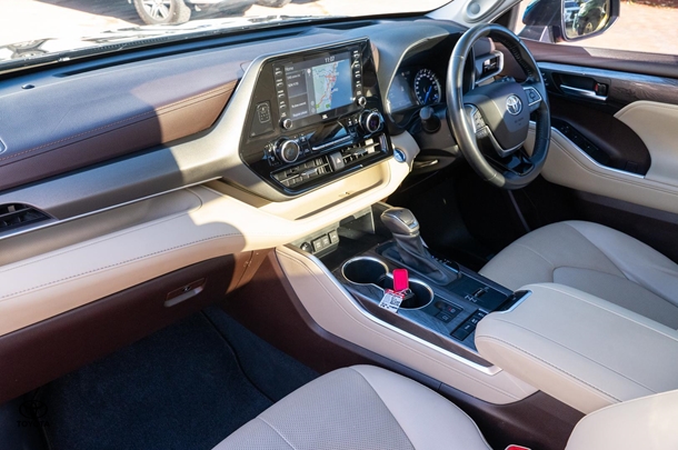 2021 TOYOTA Kluger Hybrid AWD GRANDE image 8
