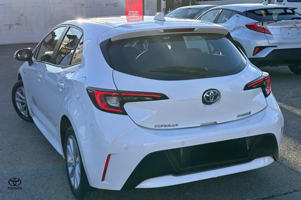2023 Toyota Corolla Hatch Hybrid Ascent Sport image 2