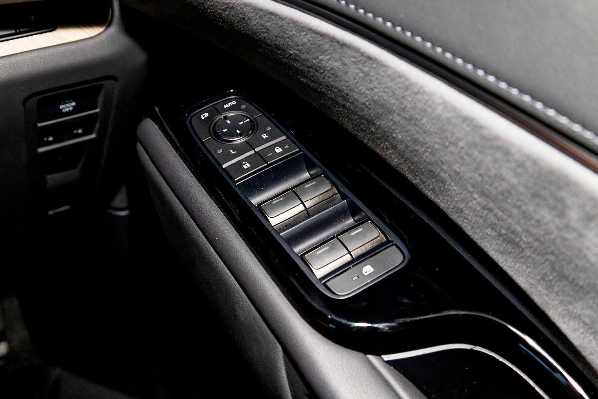 2024 Lexus LM LM350h Sports Luxury Auto 2WD image 19