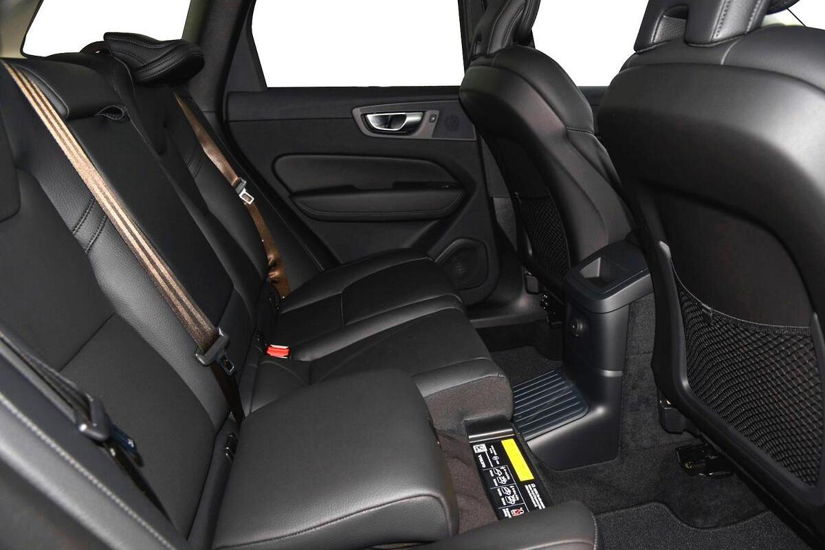 2024 Volvo XC60 Plus T8 Plug-In Hybrid Auto AWD MY25 image 9