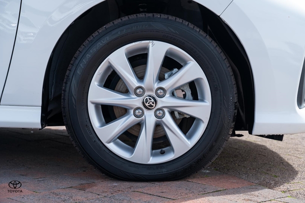 2021 TOYOTA Yaris Hybrid SX image 27