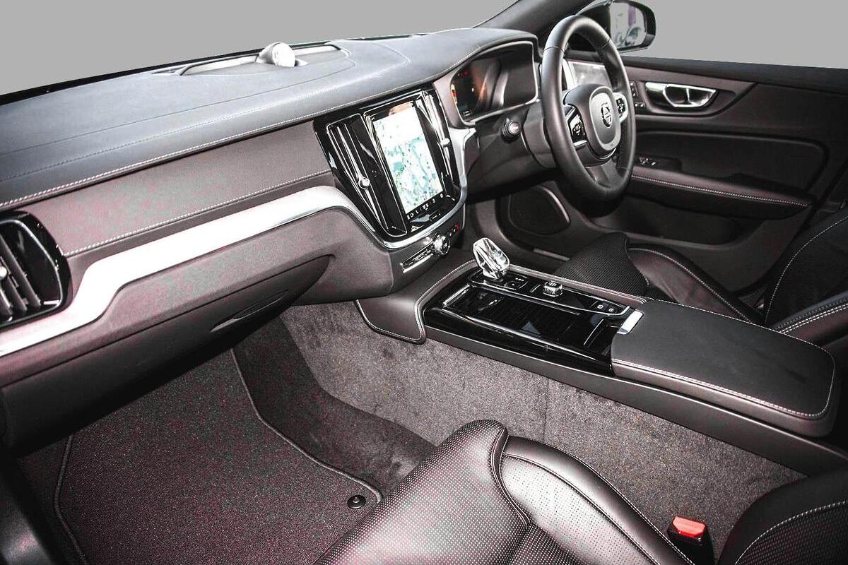 2024 Volvo S60 Recharge T8 Black Edition Auto AWD MY24 image 7