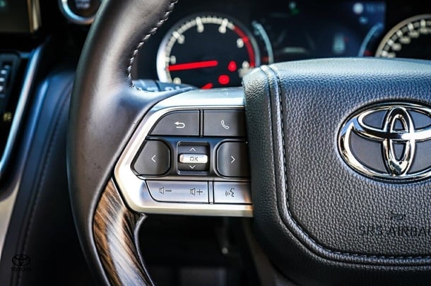 2024 Toyota Landcruiser VX image 17