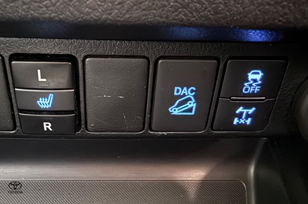 2021 Toyota HILUX SR5 image 33